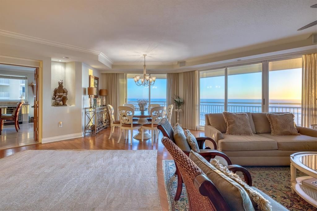 合同活跃: $2,450,000 (3 贝兹, 3 浴室, 2521 平方英尺)