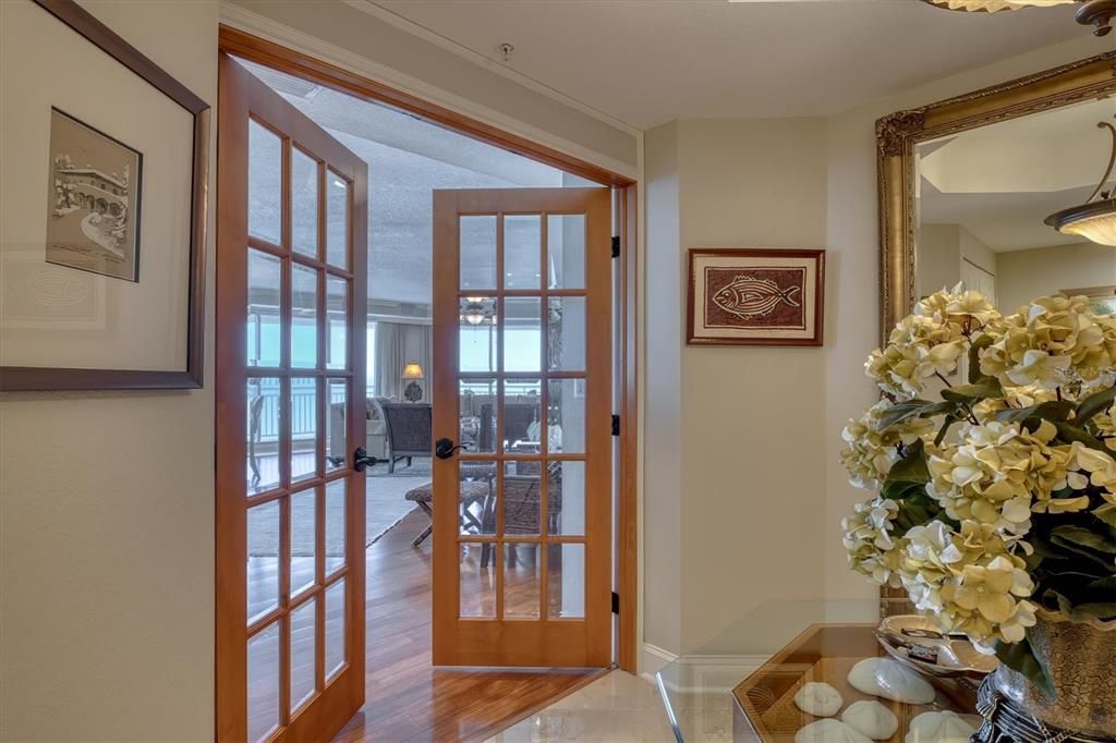 合同活跃: $2,450,000 (3 贝兹, 3 浴室, 2521 平方英尺)