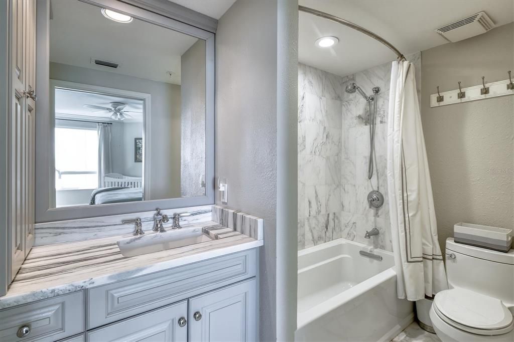 合同活跃: $2,450,000 (3 贝兹, 3 浴室, 2521 平方英尺)