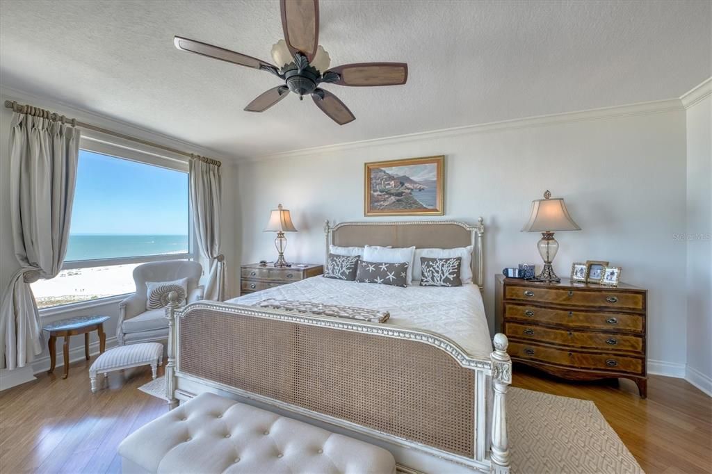 合同活跃: $2,450,000 (3 贝兹, 3 浴室, 2521 平方英尺)