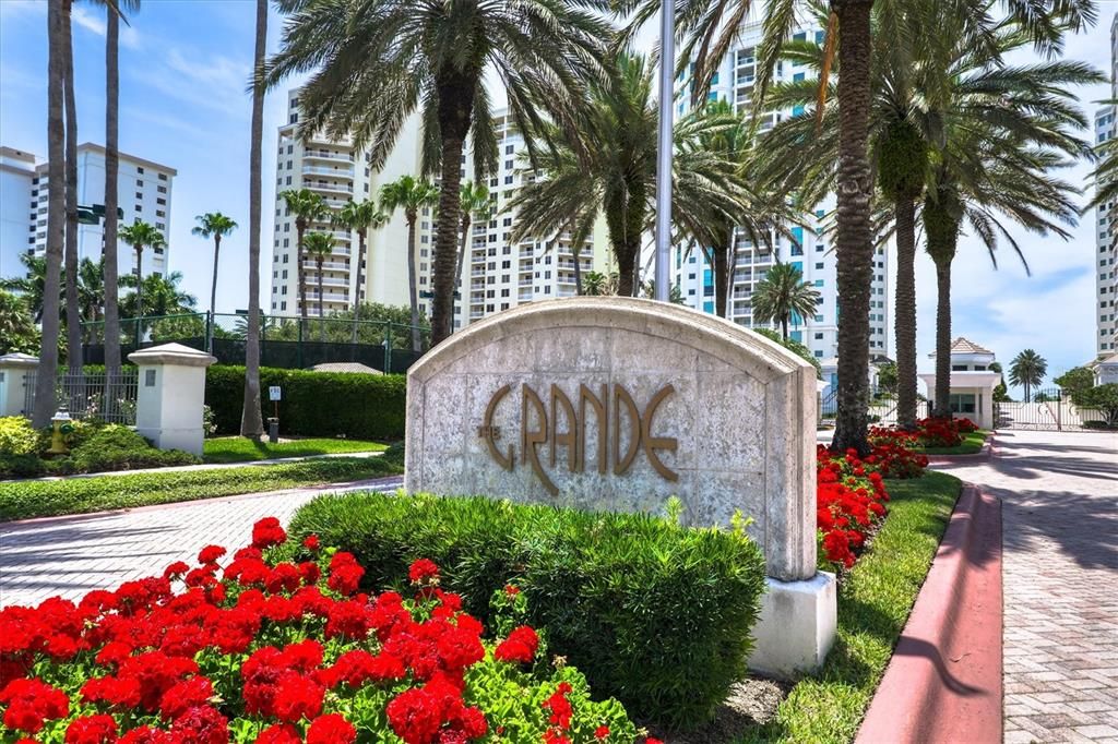 合同活跃: $2,450,000 (3 贝兹, 3 浴室, 2521 平方英尺)