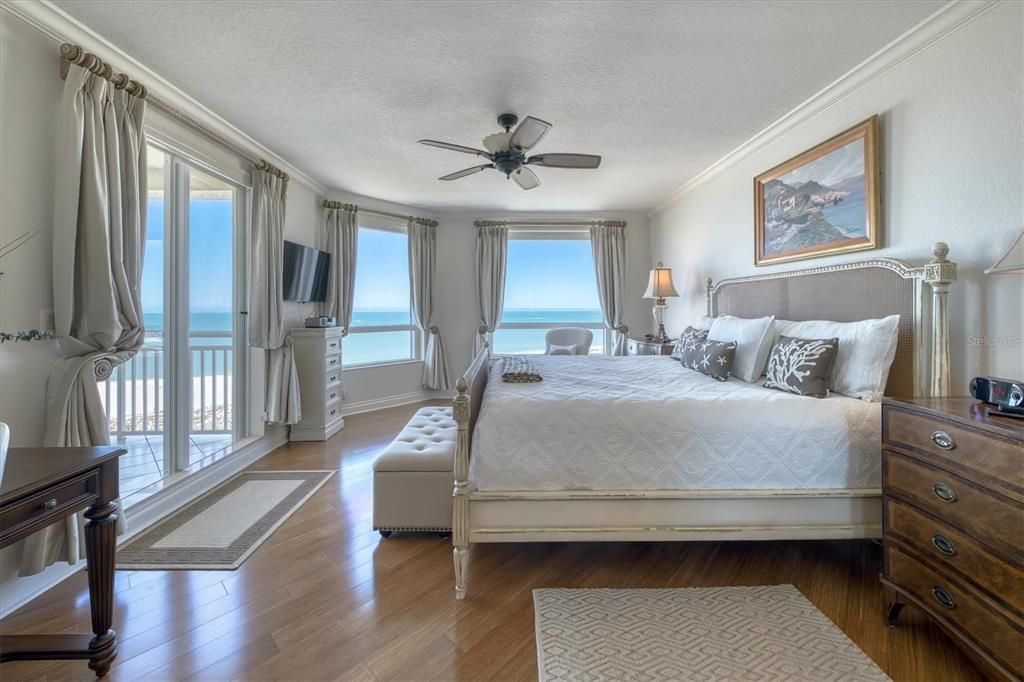 合同活跃: $2,450,000 (3 贝兹, 3 浴室, 2521 平方英尺)