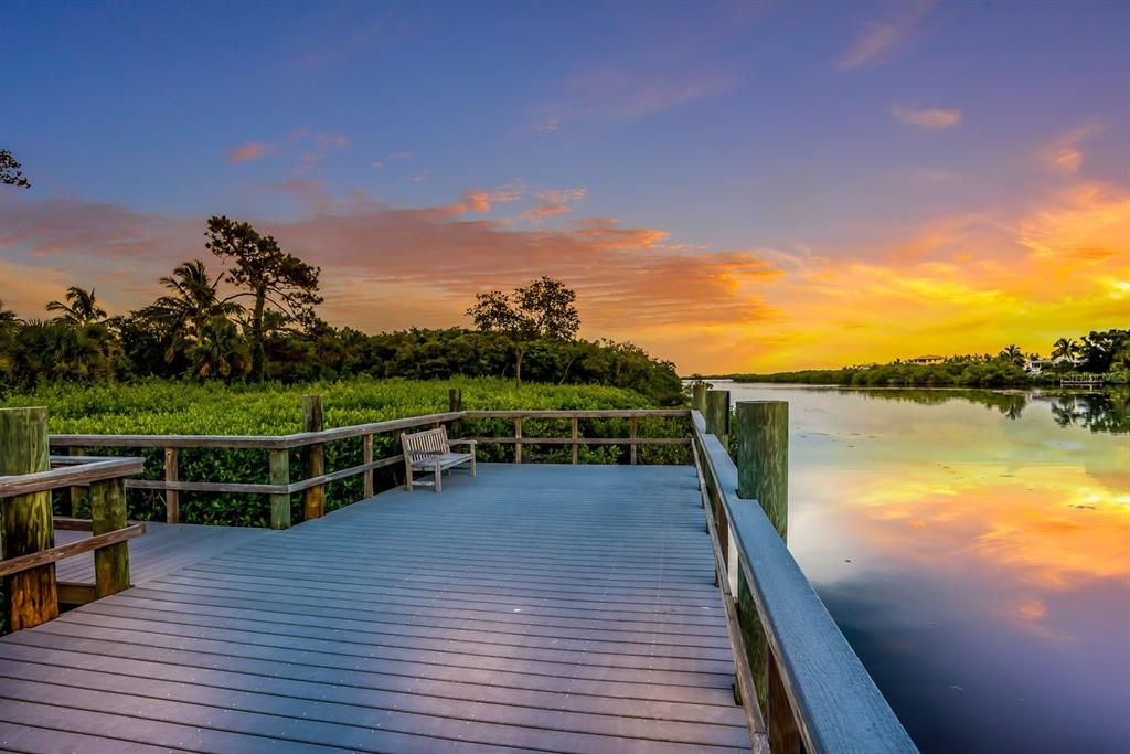 Под контрактом: $625,000 (2 спален, 2 ванн, 1688 Квадратных фут)