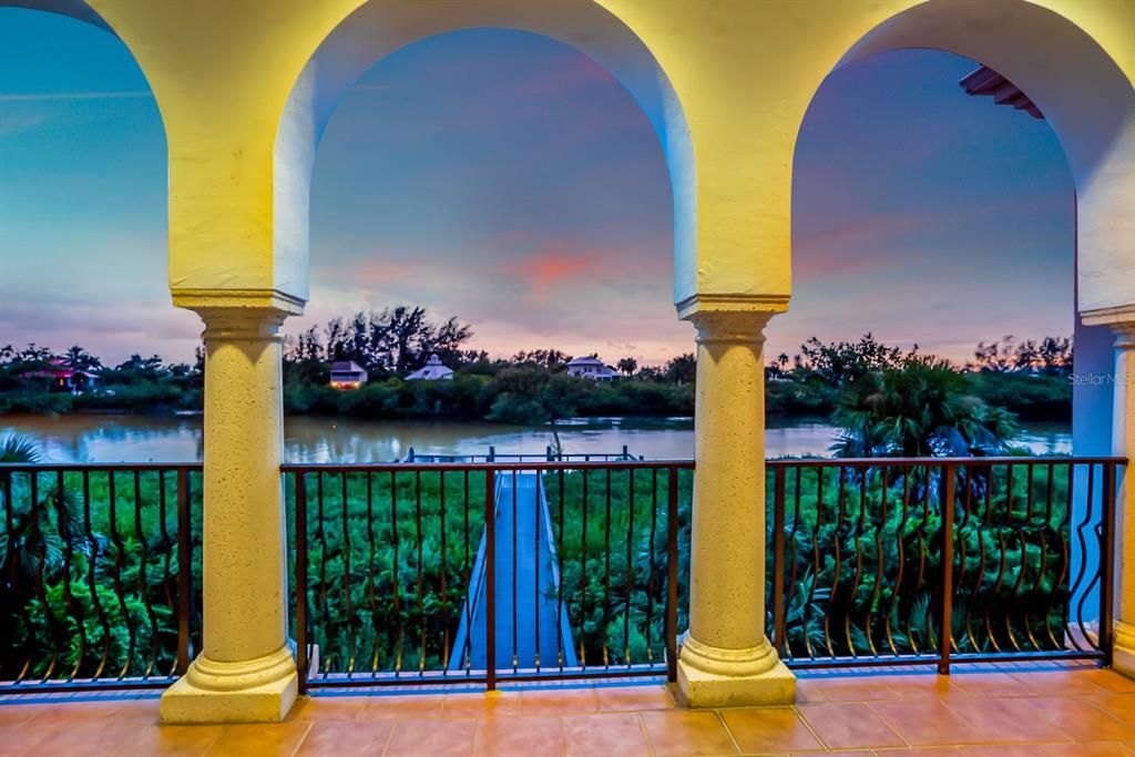 Под контрактом: $625,000 (2 спален, 2 ванн, 1688 Квадратных фут)