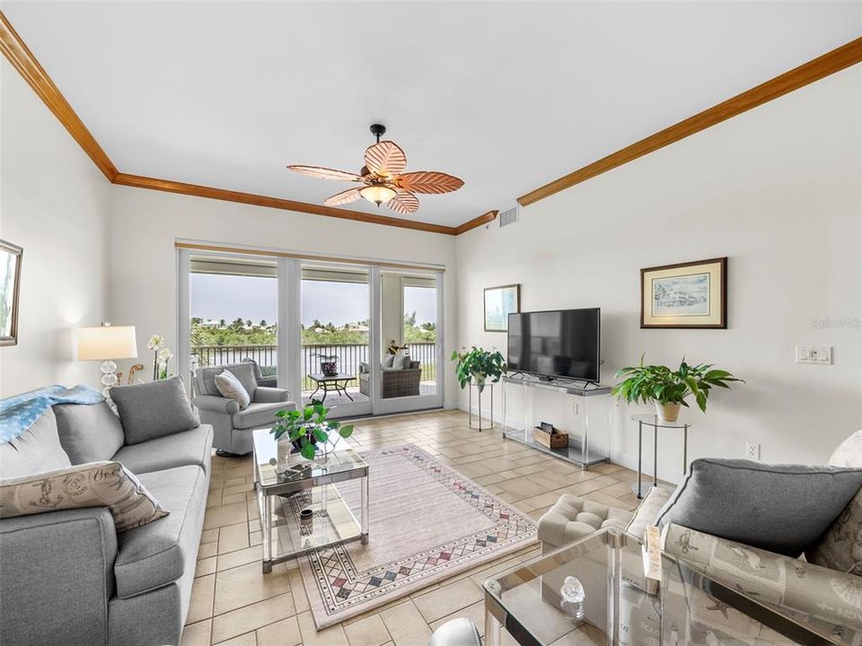 Под контрактом: $625,000 (2 спален, 2 ванн, 1688 Квадратных фут)