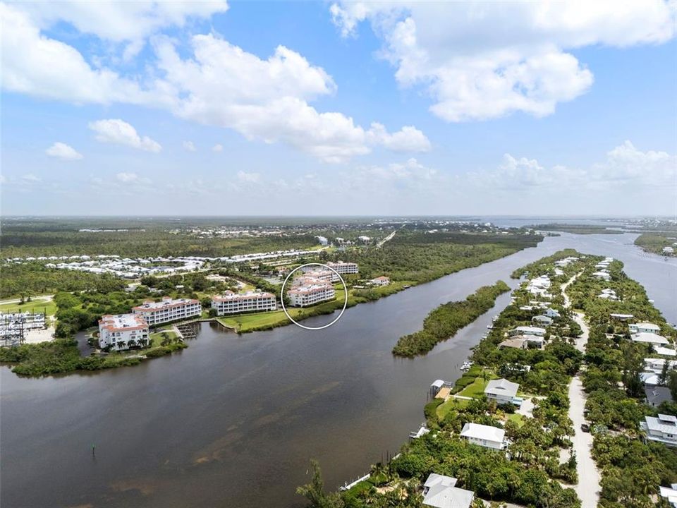 Под контрактом: $625,000 (2 спален, 2 ванн, 1688 Квадратных фут)