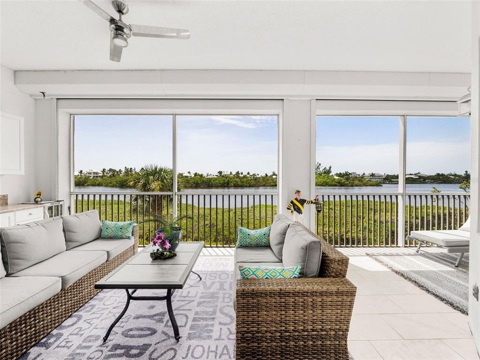 Под контрактом: $625,000 (2 спален, 2 ванн, 1688 Квадратных фут)