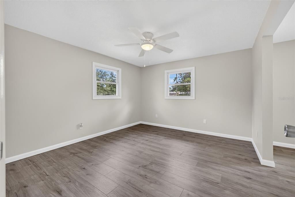 Active With Contract: $349,900 (2 beds, 1 baths, 1056 Square Feet)