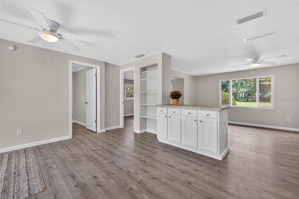 Active With Contract: $349,900 (2 beds, 1 baths, 1056 Square Feet)