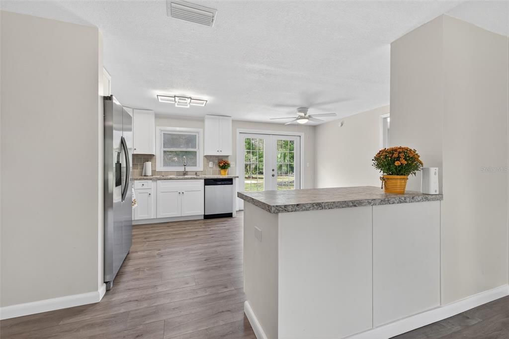 Active With Contract: $349,900 (2 beds, 1 baths, 1056 Square Feet)