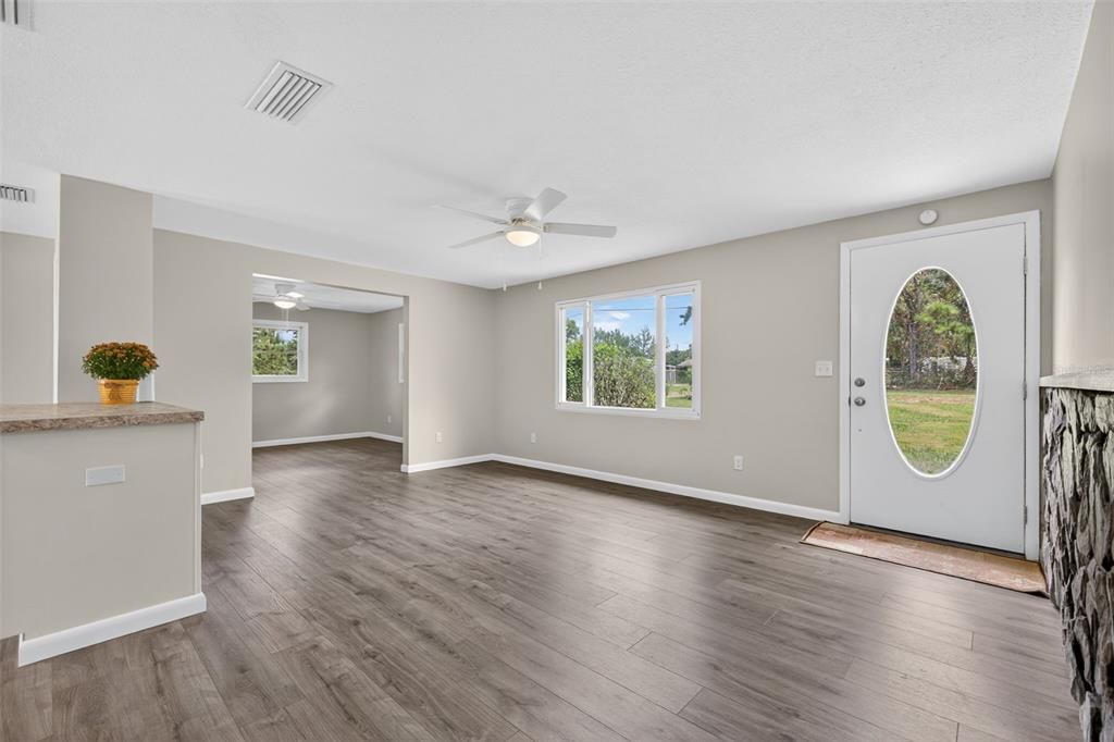 Active With Contract: $349,900 (2 beds, 1 baths, 1056 Square Feet)