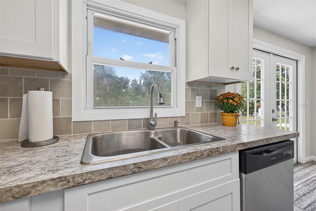 Active With Contract: $349,900 (2 beds, 1 baths, 1056 Square Feet)