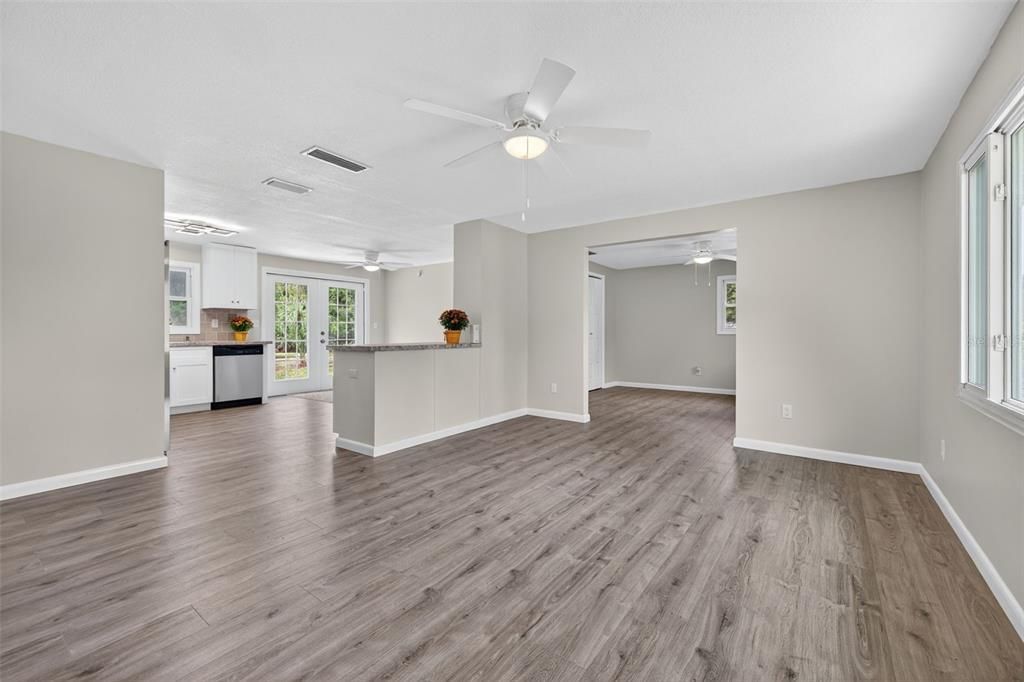 Active With Contract: $349,900 (2 beds, 1 baths, 1056 Square Feet)