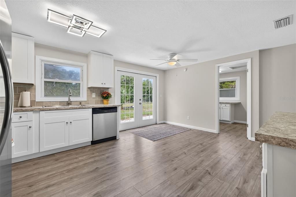 Active With Contract: $349,900 (2 beds, 1 baths, 1056 Square Feet)