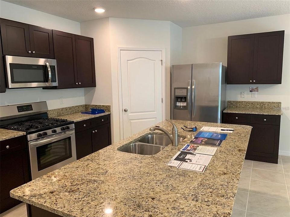 For Rent: $2,300 (4 beds, 2 baths, 1865 Square Feet)