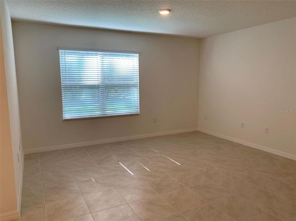 For Rent: $2,300 (4 beds, 2 baths, 1865 Square Feet)