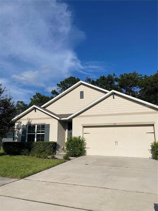 For Rent: $2,300 (4 beds, 2 baths, 1865 Square Feet)