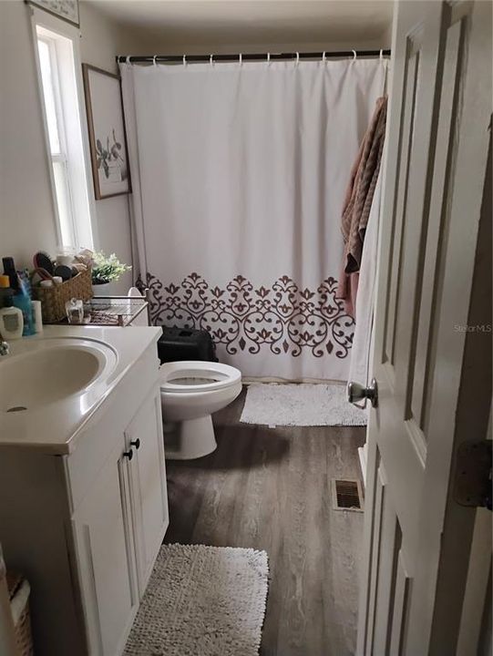 Activo con contrato: $249,900 (3 camas, 2 baños, 1216 Pies cuadrados)