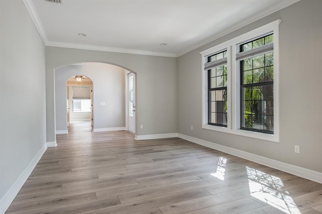 На продажу: $849,000 (5 спален, 3 ванн, 3915 Квадратных фут)