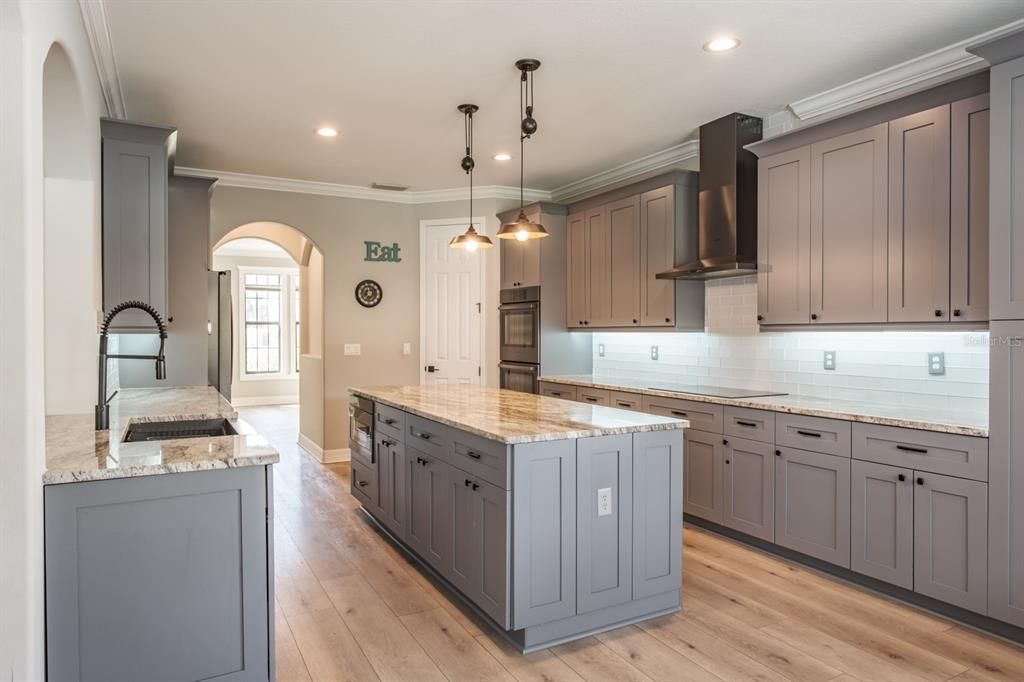 На продажу: $849,000 (5 спален, 3 ванн, 3915 Квадратных фут)