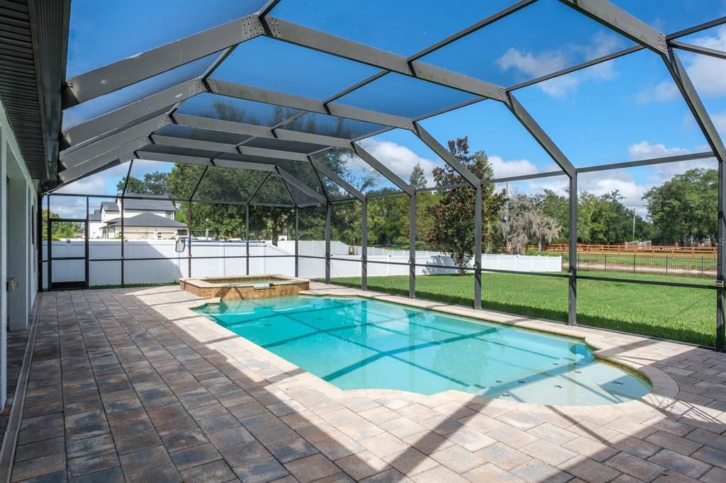 На продажу: $849,000 (5 спален, 3 ванн, 3915 Квадратных фут)