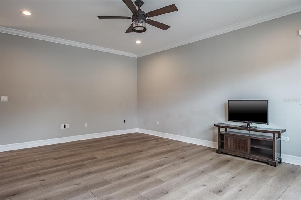 На продажу: $849,000 (5 спален, 3 ванн, 3915 Квадратных фут)