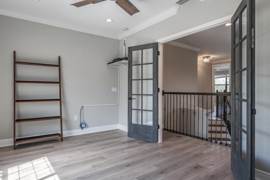 На продажу: $849,000 (5 спален, 3 ванн, 3915 Квадратных фут)