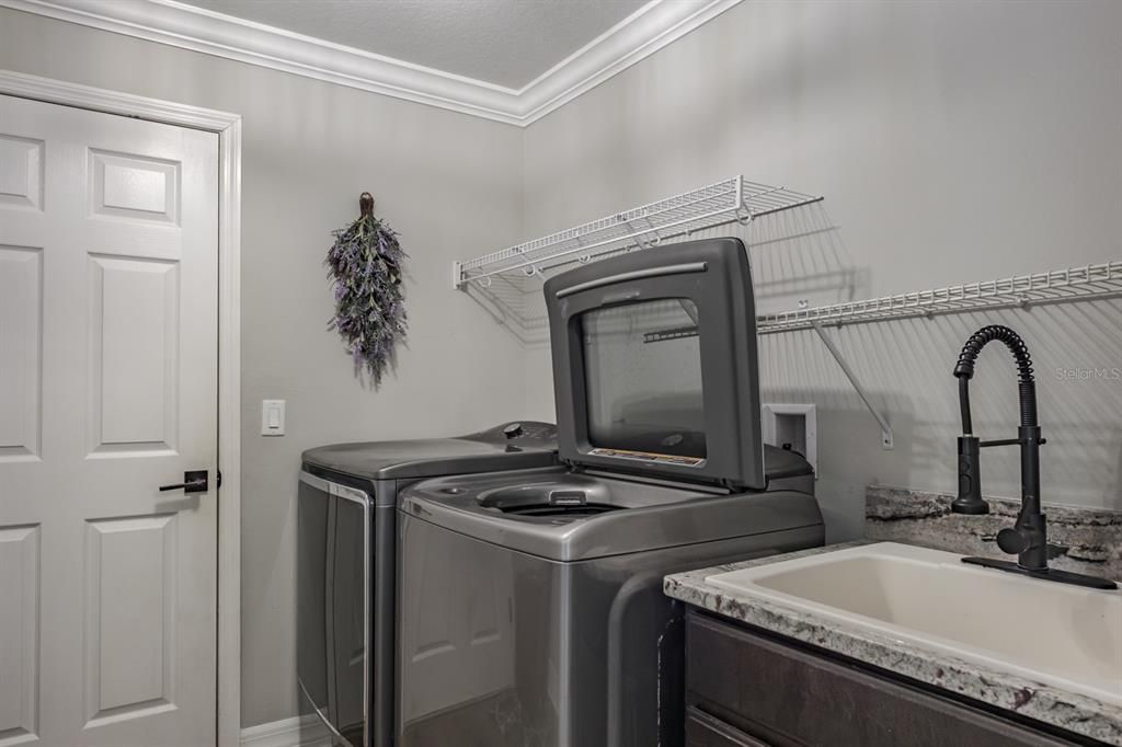 На продажу: $849,000 (5 спален, 3 ванн, 3915 Квадратных фут)