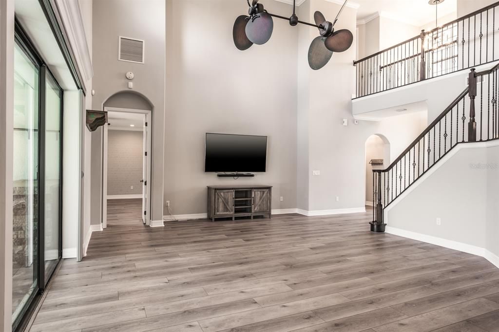 На продажу: $849,000 (5 спален, 3 ванн, 3915 Квадратных фут)