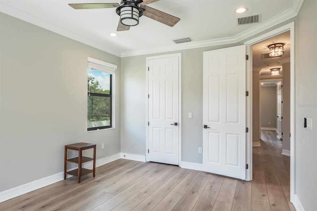 На продажу: $849,000 (5 спален, 3 ванн, 3915 Квадратных фут)