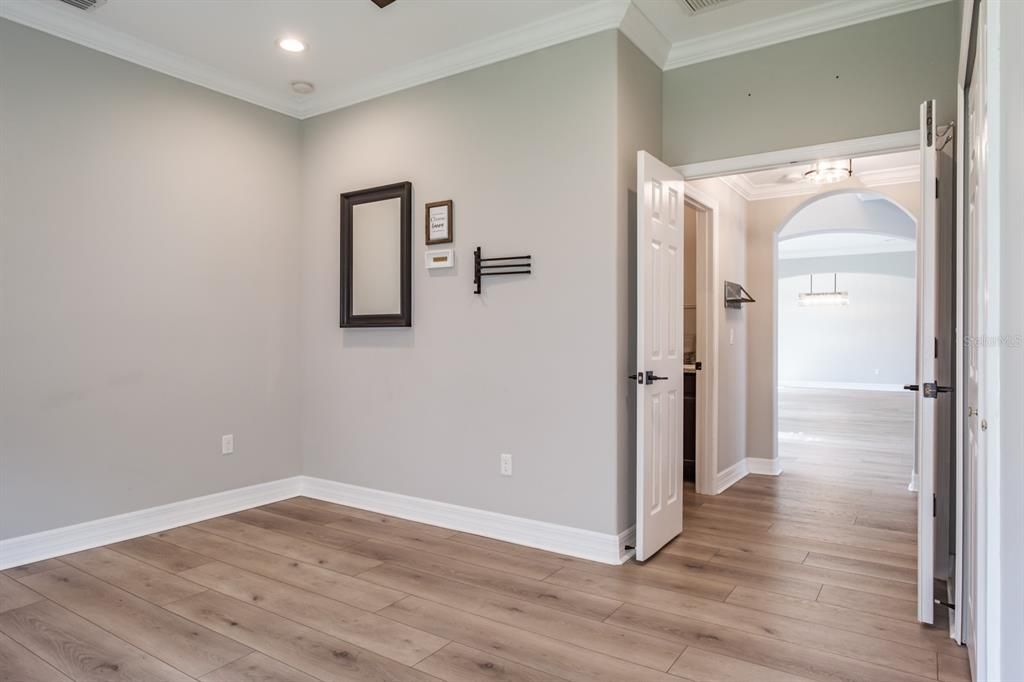 На продажу: $849,000 (5 спален, 3 ванн, 3915 Квадратных фут)