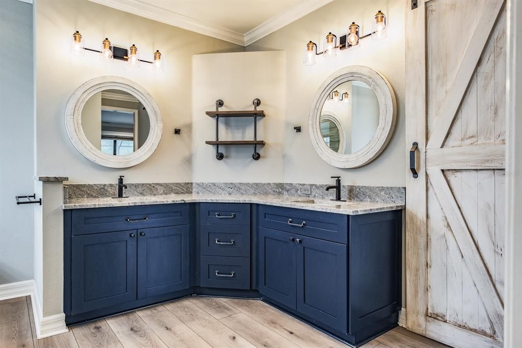 На продажу: $849,000 (5 спален, 3 ванн, 3915 Квадратных фут)