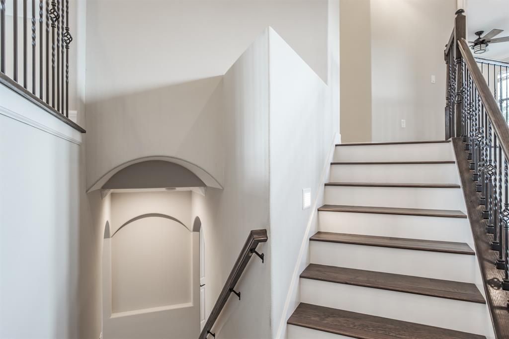 На продажу: $849,000 (5 спален, 3 ванн, 3915 Квадратных фут)