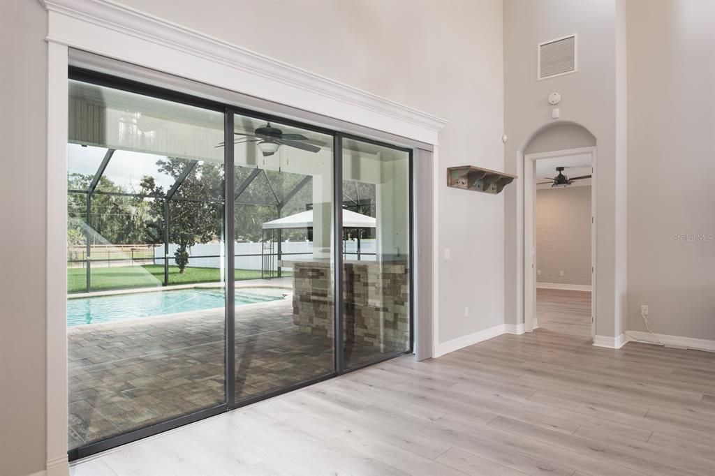 На продажу: $849,000 (5 спален, 3 ванн, 3915 Квадратных фут)