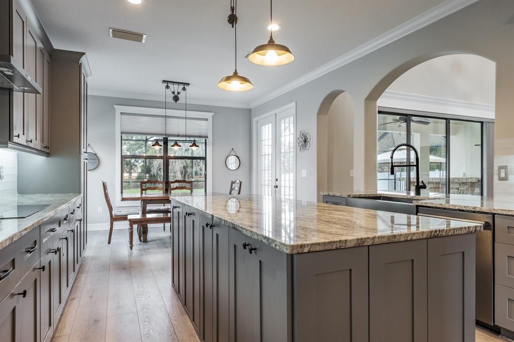 На продажу: $849,000 (5 спален, 3 ванн, 3915 Квадратных фут)