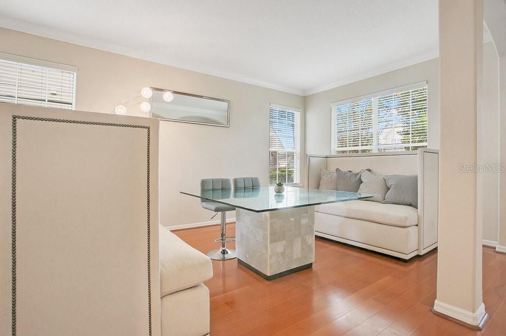 En Venta: $615,000 (4 camas, 2 baños, 2945 Pies cuadrados)