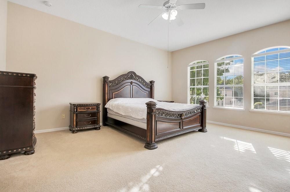 En Venta: $615,000 (4 camas, 2 baños, 2945 Pies cuadrados)