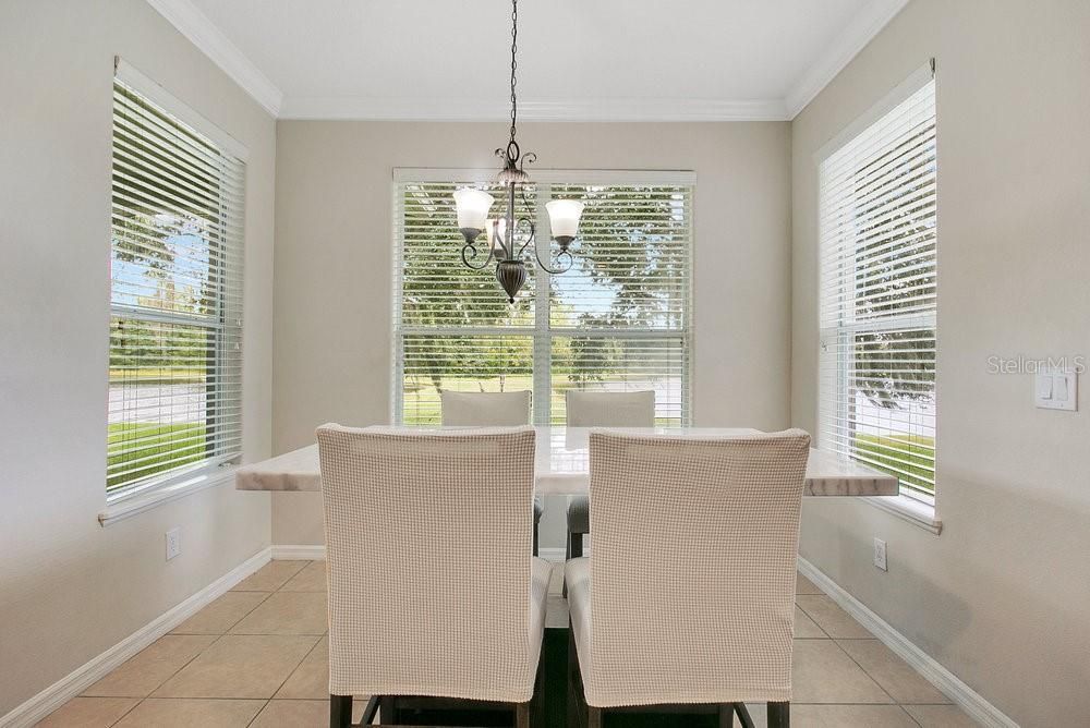 En Venta: $615,000 (4 camas, 2 baños, 2945 Pies cuadrados)