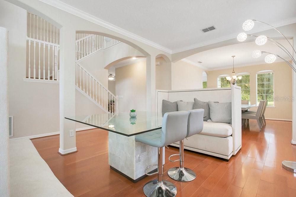 En Venta: $615,000 (4 camas, 2 baños, 2945 Pies cuadrados)