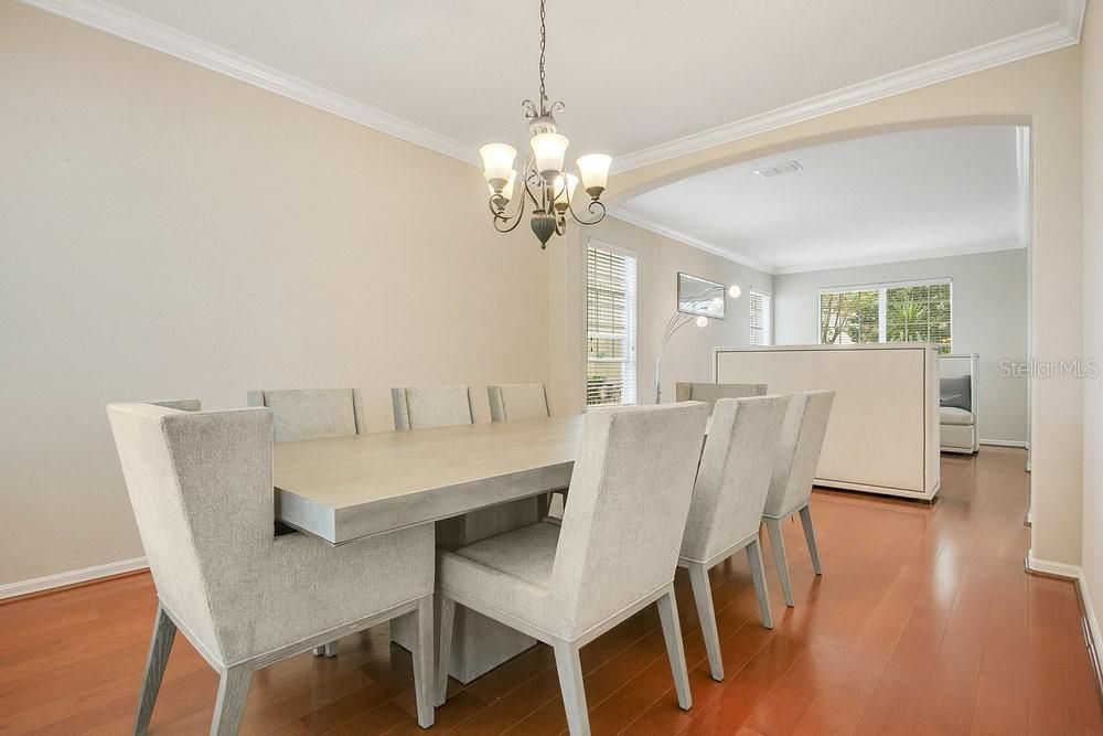 En Venta: $615,000 (4 camas, 2 baños, 2945 Pies cuadrados)