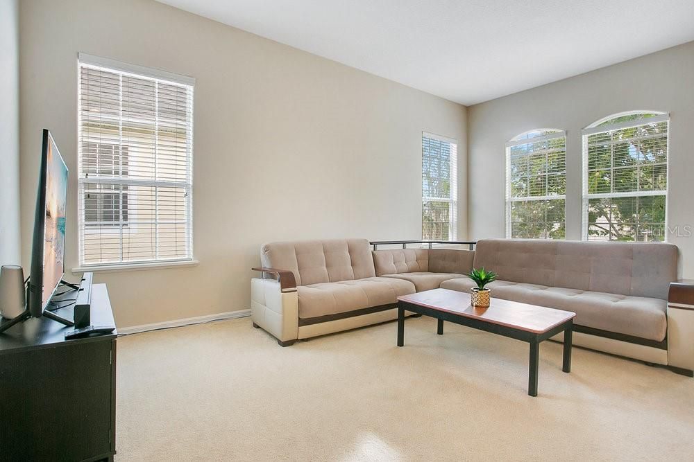 En Venta: $615,000 (4 camas, 2 baños, 2945 Pies cuadrados)