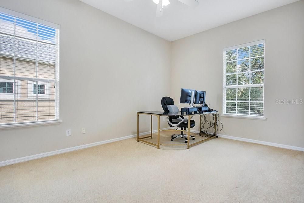 En Venta: $615,000 (4 camas, 2 baños, 2945 Pies cuadrados)