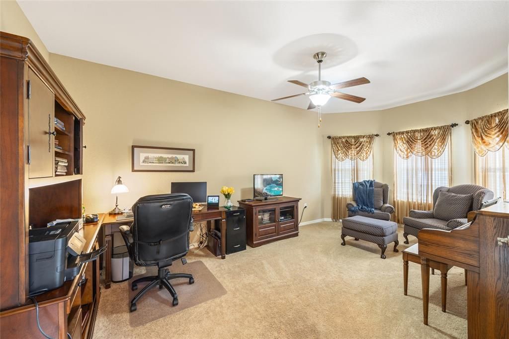 For Sale: $625,000 (4 beds, 3 baths, 2799 Square Feet)