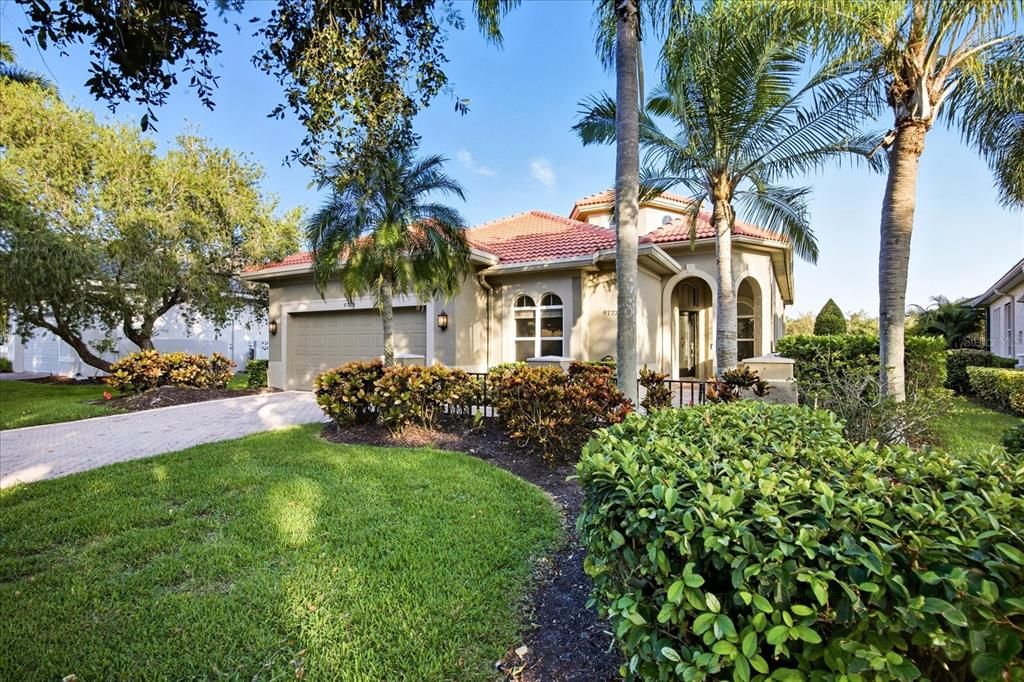 Vendido Recientemente: $899,900 (3 camas, 2 baños, 2084 Pies cuadrados)