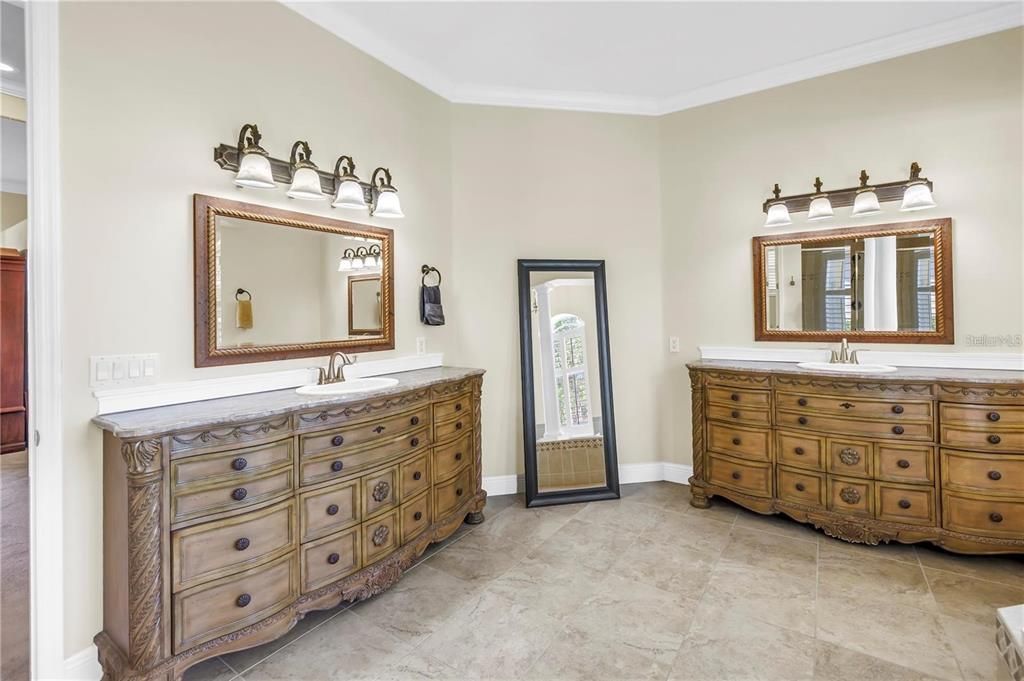 For Sale: $1,299,000 (4 beds, 4 baths, 3588 Square Feet)