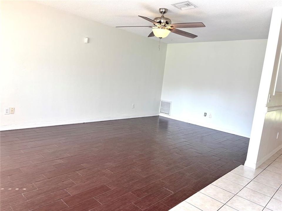 Active With Contract: $295,000 (3 beds, 2 baths, 1465 Square Feet)