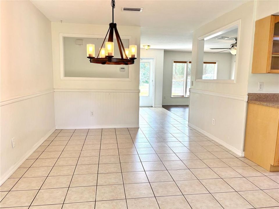 Active With Contract: $295,000 (3 beds, 2 baths, 1465 Square Feet)