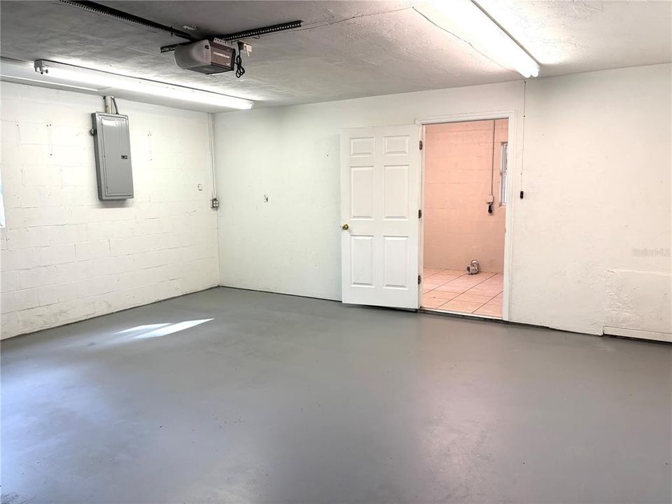 Active With Contract: $295,000 (3 beds, 2 baths, 1465 Square Feet)