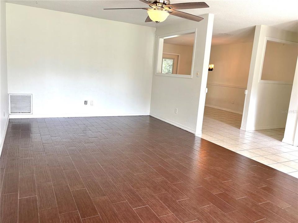 Active With Contract: $295,000 (3 beds, 2 baths, 1465 Square Feet)