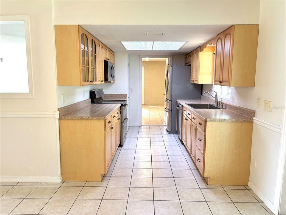 Active With Contract: $295,000 (3 beds, 2 baths, 1465 Square Feet)